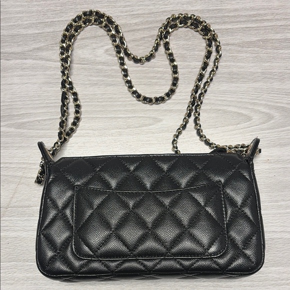 Elegant Black Quilted Chain Bag - Picture 2 of 3